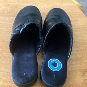 Black clogs size 9 … BC